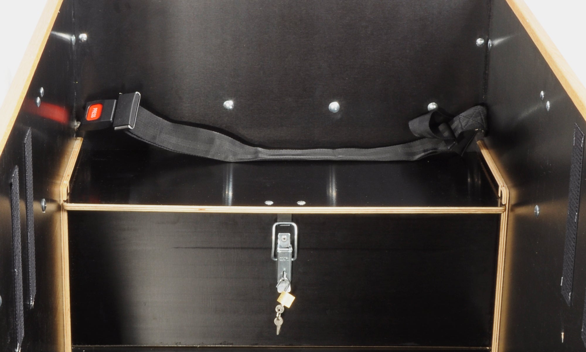 Interior view of the Christiania Bikes America Classic Sloped, showcasing secure storage with a safety strap and lock, designed for convenience and safety.